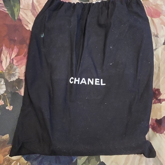 Chanel Authentic Quilted Lambskin Vertical Shopping Tote Silver Hardware, 2009 - Picture 3 of 5